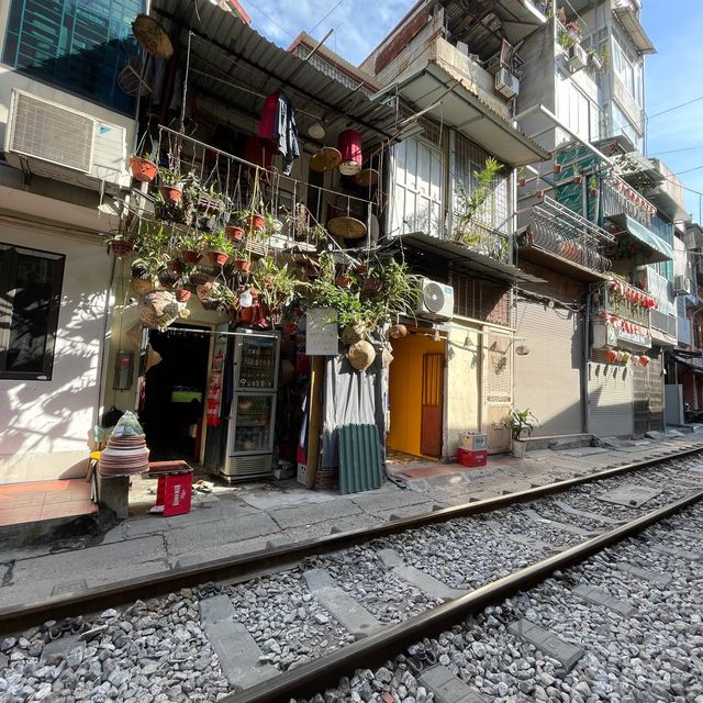 Birdsongs and Coffee on Train Street