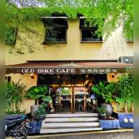 Old Bike Cafe, nice cafe in a small town! ☕