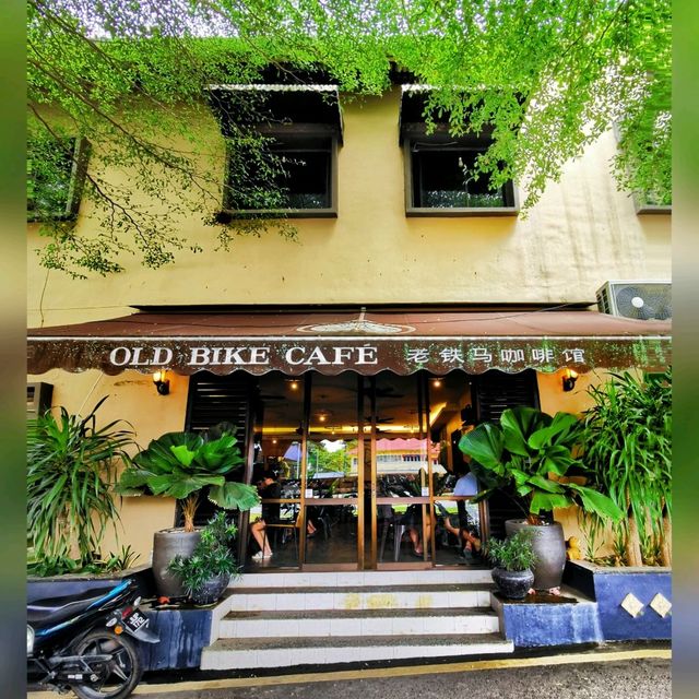 Old Bike Cafe, nice cafe in a small town! ☕