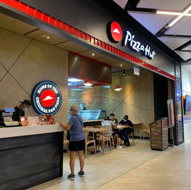 Pizza Hut at PLQ