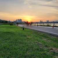 Miraculous sunset at Jamsil Hangang Park