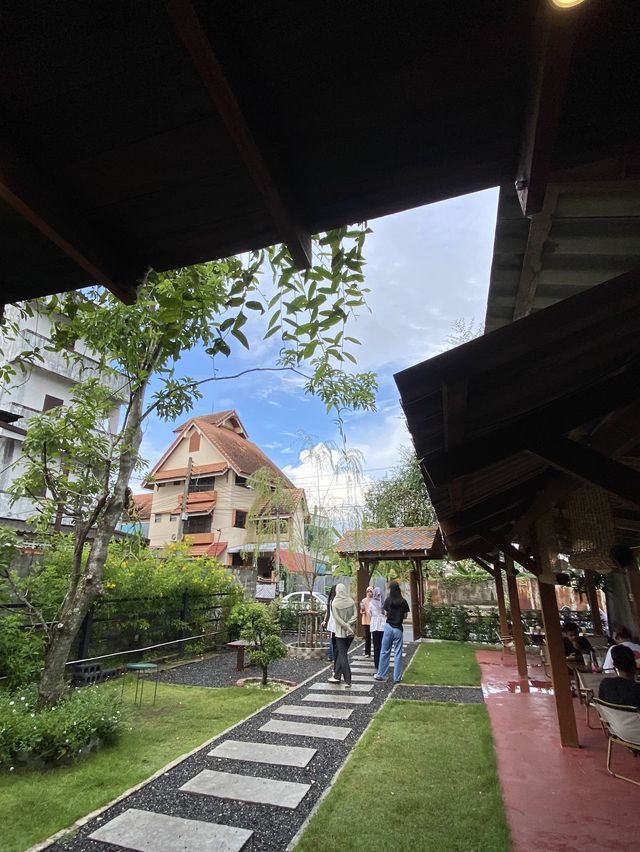 วอร์ม คาเฟ่ยะลาชื่ออบอุ่นฟิลเชียงใหม่