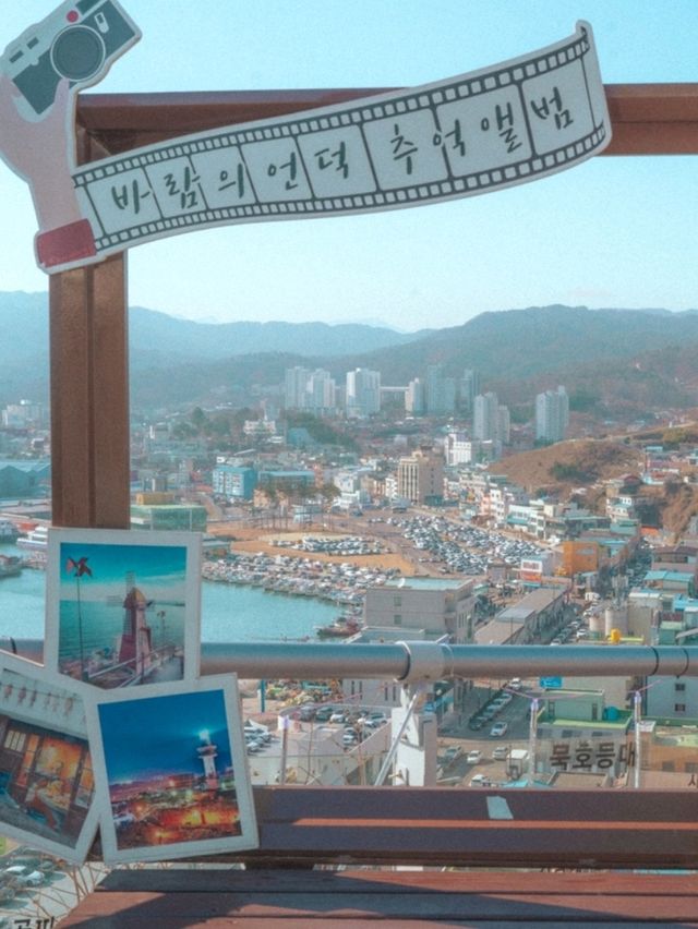 에메랄드 바다를 만날 수 있는 "묵호등대"