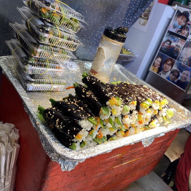 ソウル「広蔵市場」キンパを食す