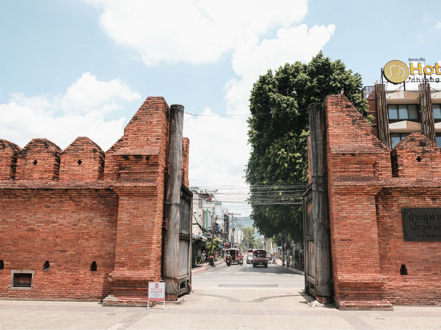 ประตูท่าแพ (Tha Phae Gate)