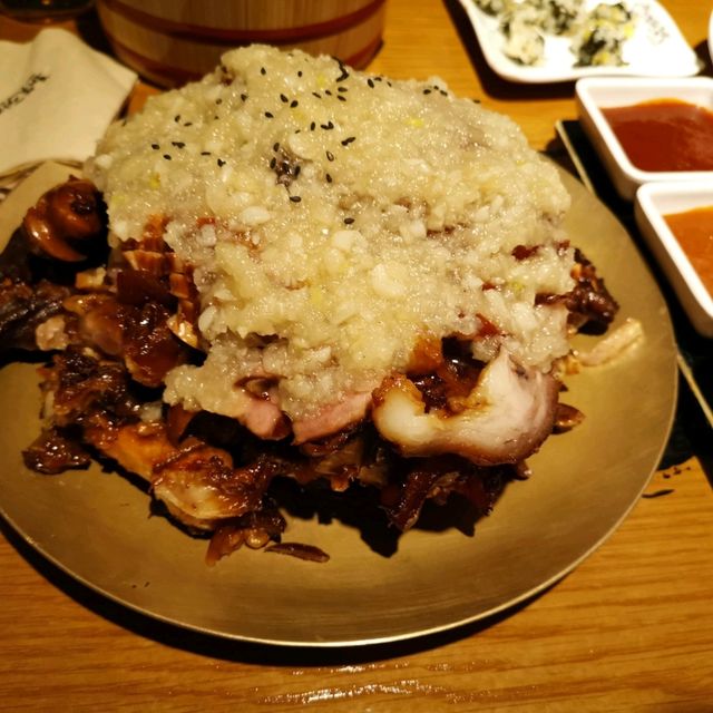 韓國首爾超好吃的豬腳店