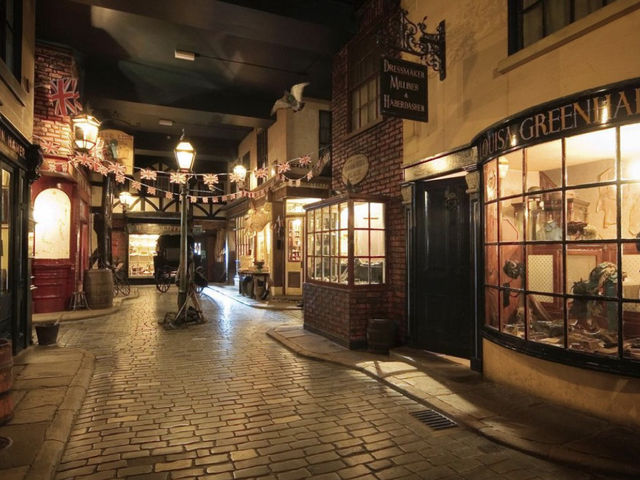 Walk the street of old England 