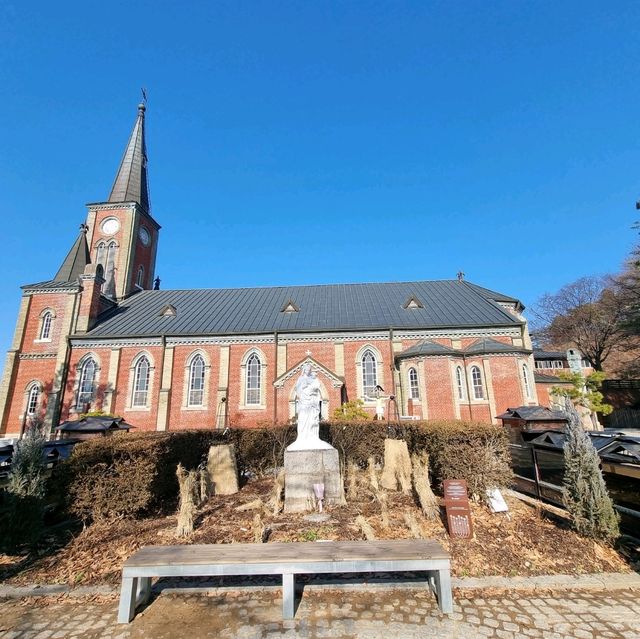 한국전쟁때 성모상이 눈물을 흘려 철수했다는 그 성당