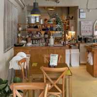 Lazybirdclub 咖啡店：舒適環境、美味鬆餅和香濃咖啡