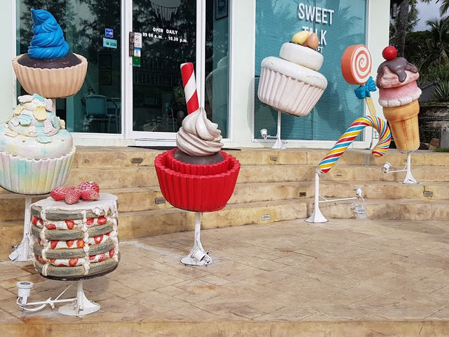 Sweet Talk Phuket คาเฟ่น่ารักริมหาดกะรน จ.ภูเก็ต