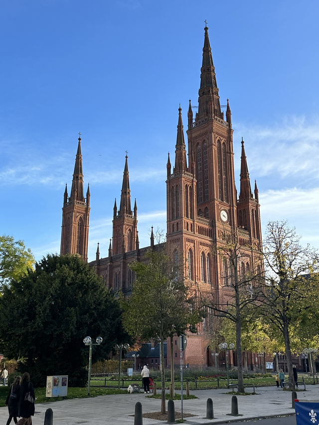 규모감 있는 첨탑에 압도되는 ⛪️ 비스바덴 마르크트 교회