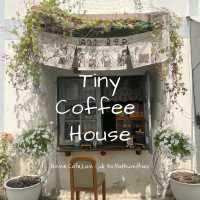 Tiny Coffee House โฮมคาเฟ่ สไตล์ญี่ปุ่น ย่านปทุม
