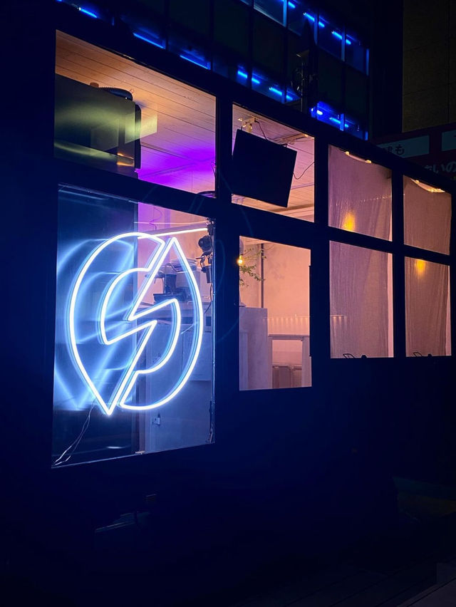 【北九州カフェ】フードトラックでイートイン！秘密基地感のあるカフェ