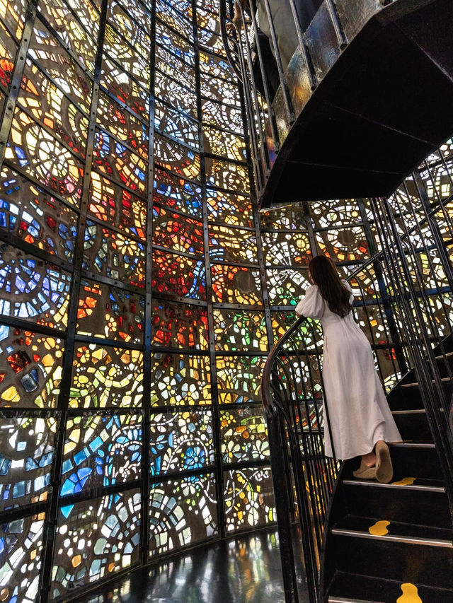 【神奈川県/箱根】ステンドグラスが美しい螺旋階段