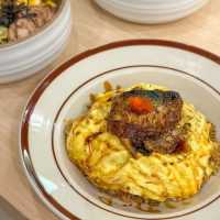 黑川食堂：特色蛋包飯和抹茶拿鐵
