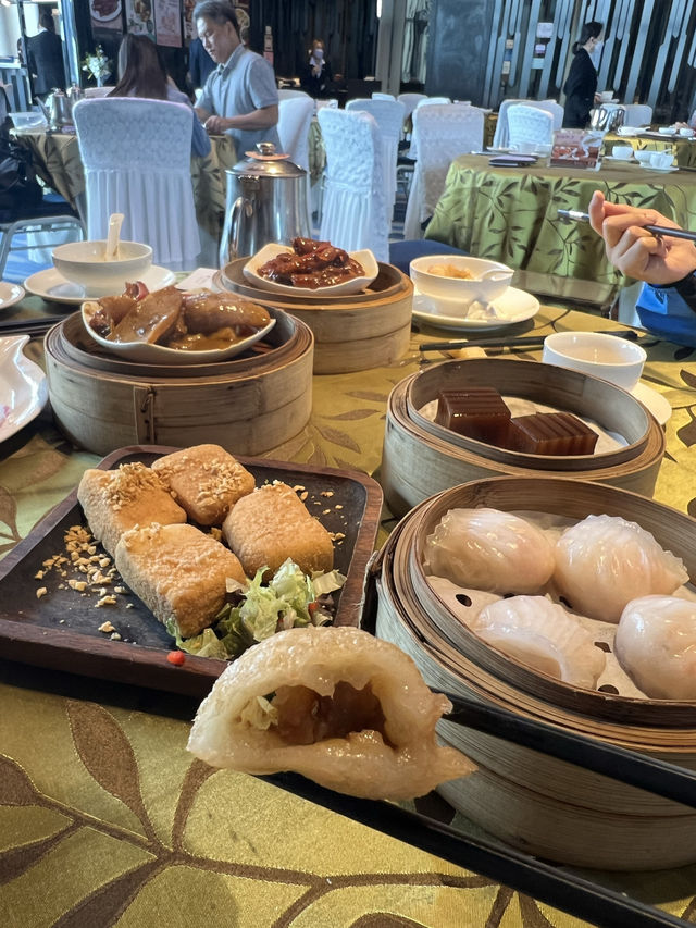 無敵維港靚景下飲餐茶