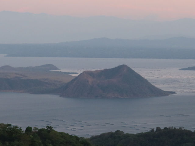 【菲律賓】塔爾火山：湖中活火山，只能泛舟欣賞
