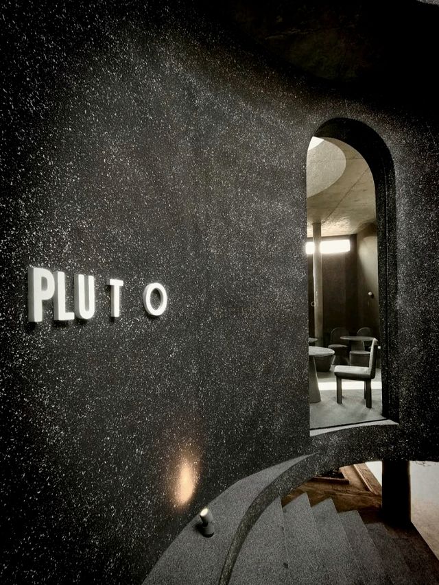PLUTO🌑คาเฟ่ฟีลอวกาศ สีดำลึกลับ บนดาวพลูโต 