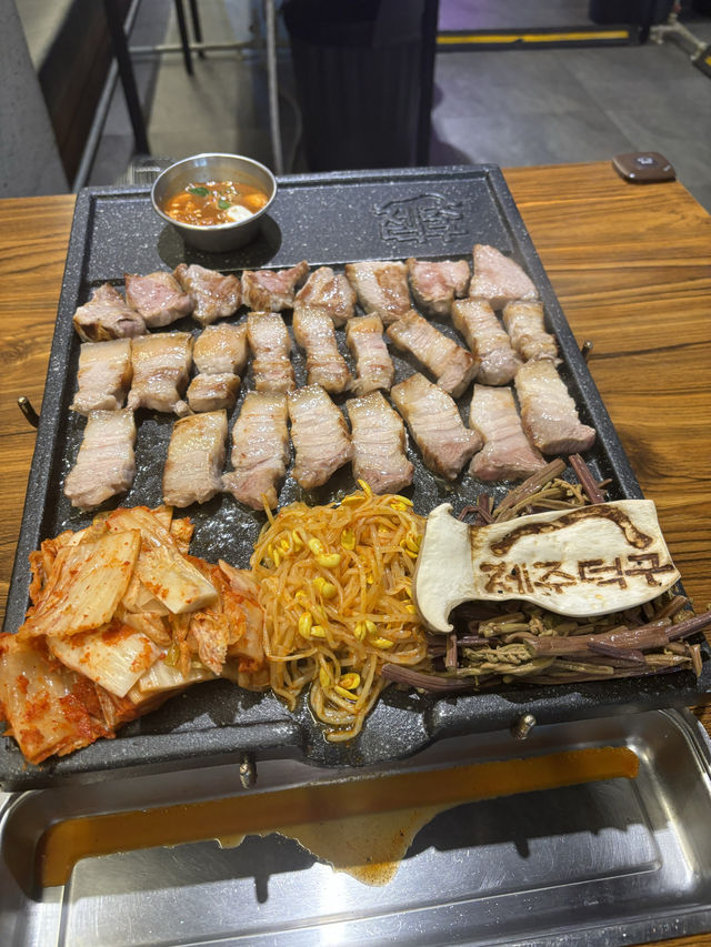 광주에서 느끼는 제주 흑돼지의 맛,제주덕구