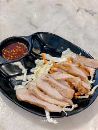 อร่อยแซ่บ ตำเส้นเล็กหมูกรอบเด็ดมาก