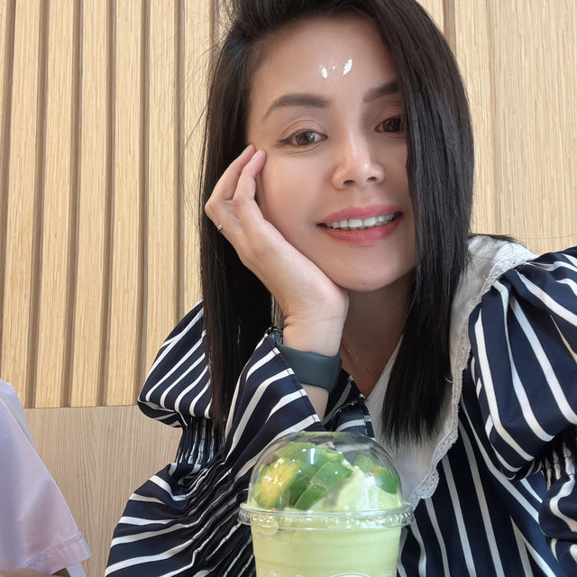 ร้านน้ำผลไม้สดปั่นที่ใส่แบบจุกๆ