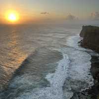 「Uluwatu烏魯瓦圖」漂亮海岸線，南部海岸一天遊！