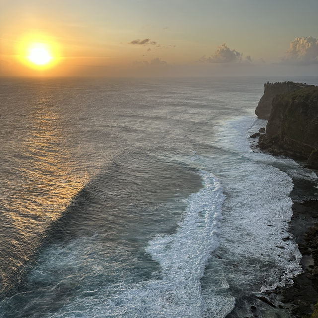 「Uluwatu烏魯瓦圖」漂亮海岸線，南部海岸一天遊！