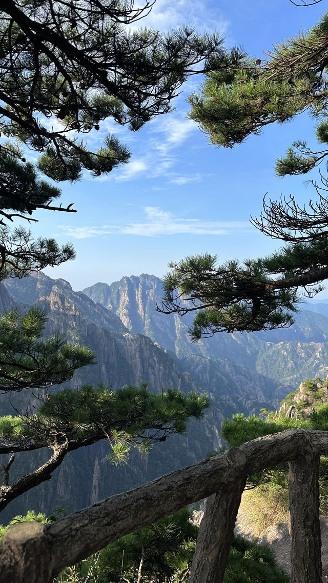 Chasing Sunsets and Peaks: My Huangshan Adventure 🌄⛰️✨