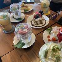 แวะจิบกาแฟกินเค้ก ก่อนขี้นเขาชีจรรย์  Rai Pa Maew!