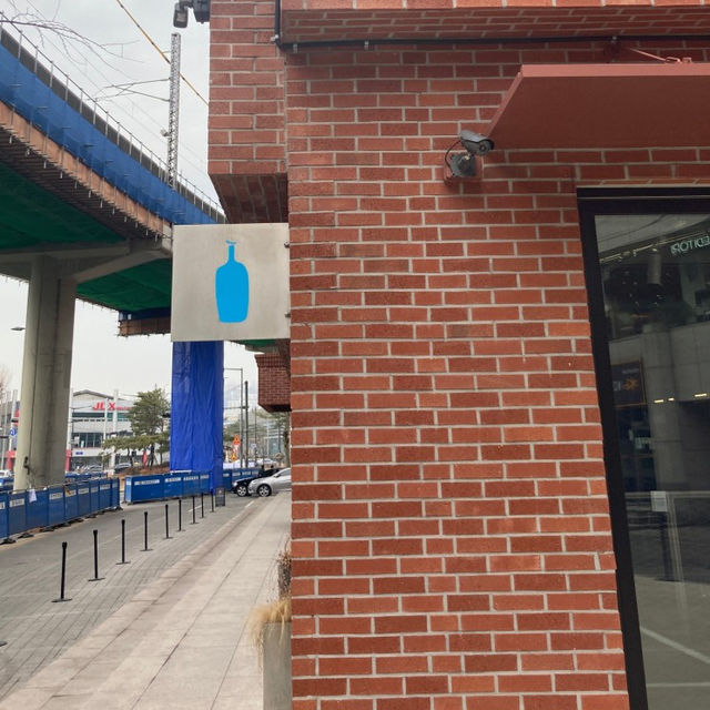 샌프란시스코의 대표 카페 블루바틀 성수동점