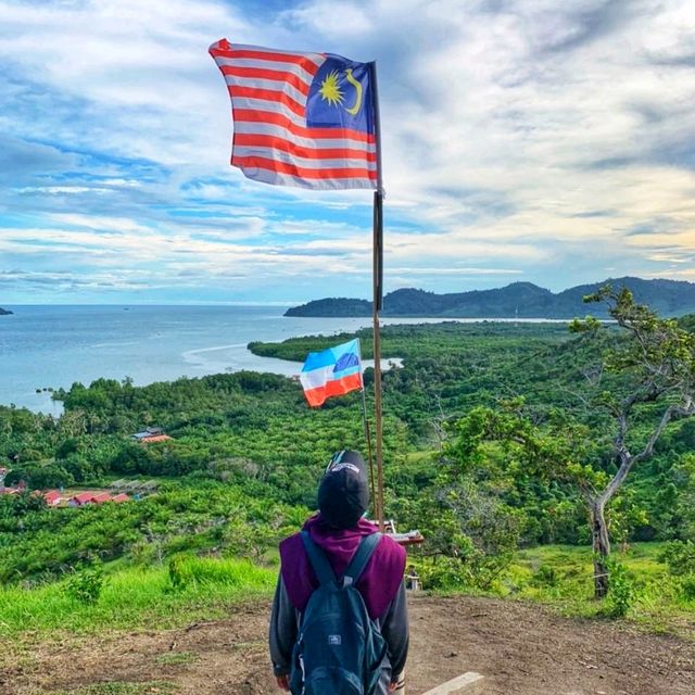 🇲🇾 Bukit Parapat: A Short Hike to StunningViews