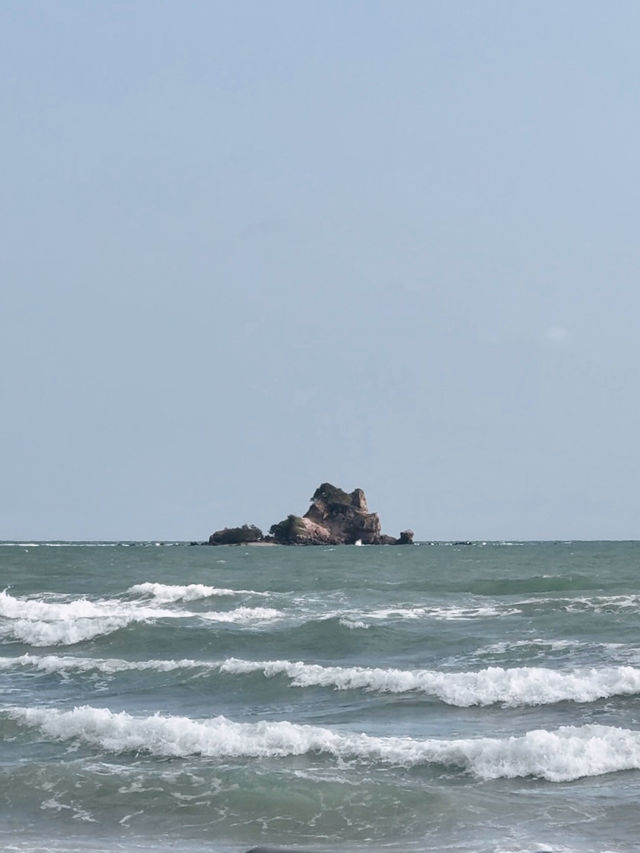 ชมวิวพระอาทิตย์ตก หาดแหลมแม่พิมพ์ หาดสวย กิจกรรมเพียบ! 🌊