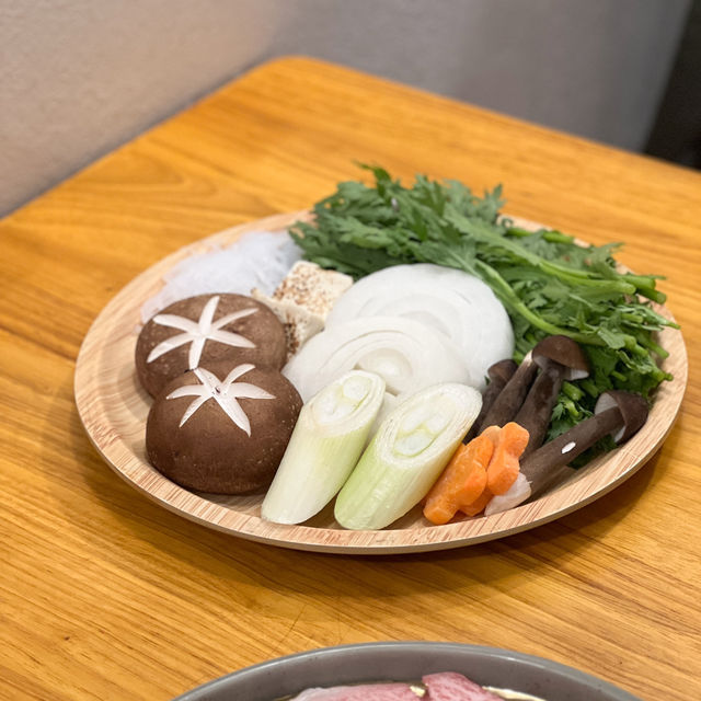 《觀塘高質壽喜燒 店員全程幫忙烹調💯》