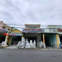 The Marble Mountains : ภูเขาหินอ่อน