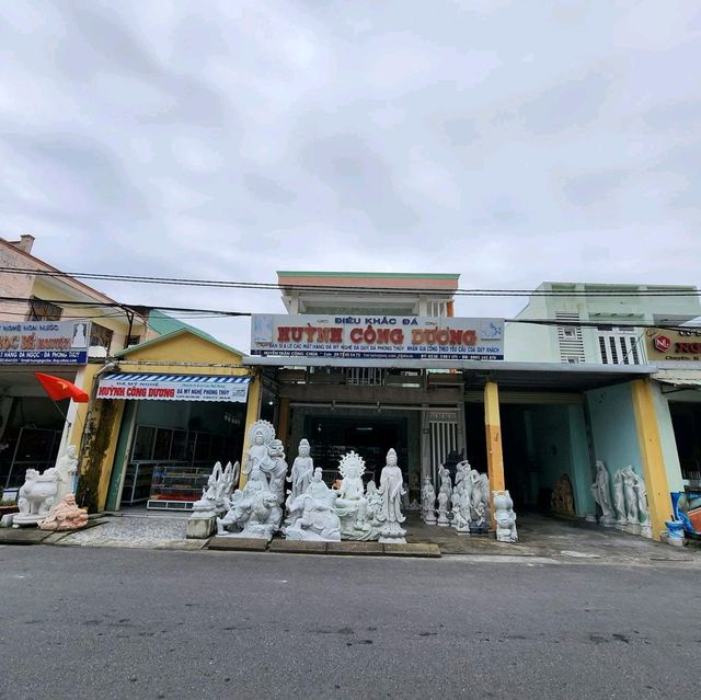 The Marble Mountains : ภูเขาหินอ่อน