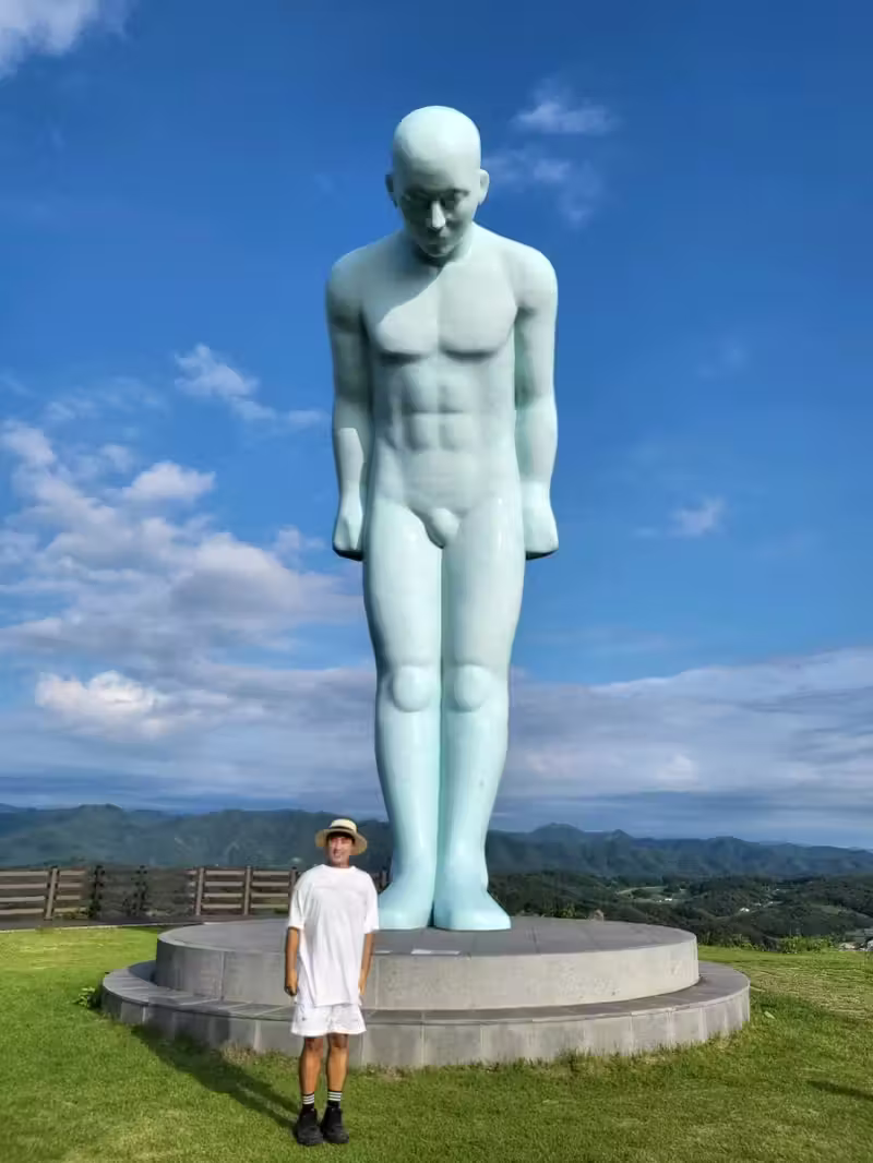 옥녀봉 정상에서 만나는 그리팅맨