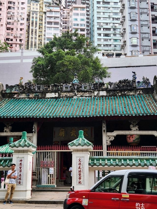 홍콩에서 가장 오래된 사원, 관우와 문창제를 모시는 만모사원