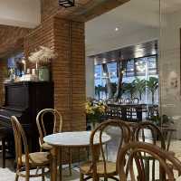 The Summer House  คาเฟ่อยุธยาติดริมน้ำ