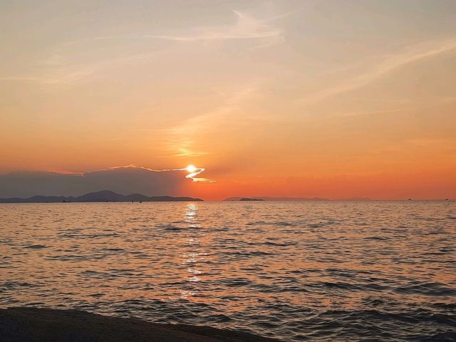 在芭提雅的小眾沙灘🏖️看到一場絕美的日落美景