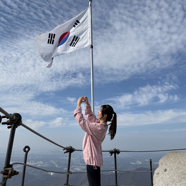 가을의 절경을 품은 북한산, 백운대에서 만나는 서울의 단풍 파노라마🍁