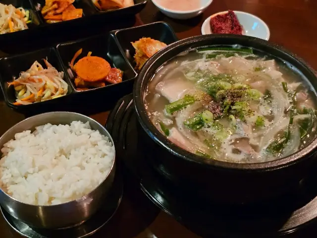 🇨🇦 在加拿大蒙特婁吃豬肉湯 💚