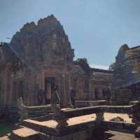 2สถานที่ท่องเที่ยวปราสาทเมืองต่ำ-ปราสาทเขาพนมรุ่ง