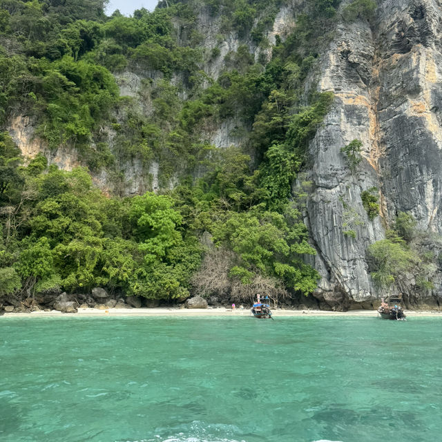 Lost in paradise, found in Thailand 🏝️
