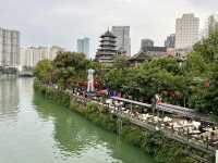 สะพานโบราณกว่า 300 ปี ที่มีช็อปปิ้งสตรีทอยู่ด้านบน