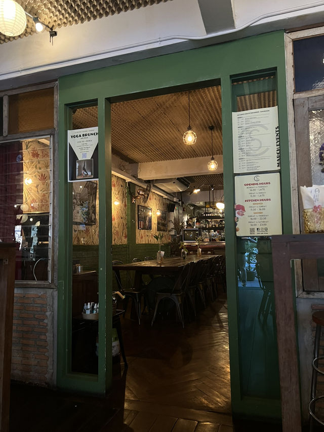 ร้านอาหารสไตล์ฝรั่งเศส ใจกลางสาทร