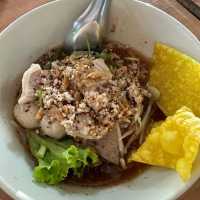 ก๋วยเตี๋ยวเรือบวกหาด street food สไตล์เชียงใหม่