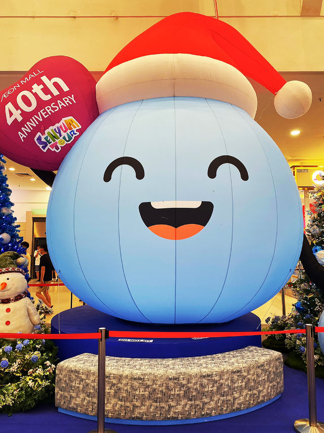 Santa Claus is smiling at you 🧑‍🎄🎅🏻