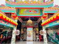 กราบขอพรเจ้าแม่กวนอิมไม้หอม อายุกว่า 200 ปี 