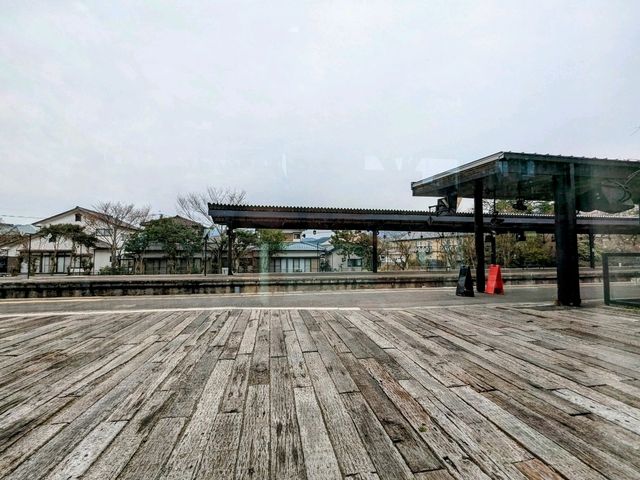 彷如與自然結合的美麗建築：由布院遊客服務中心