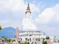 อุโบสถพระพุทธเจ้าองค์ใหญ่ 5 องค์ อยู่ในวัดนี้